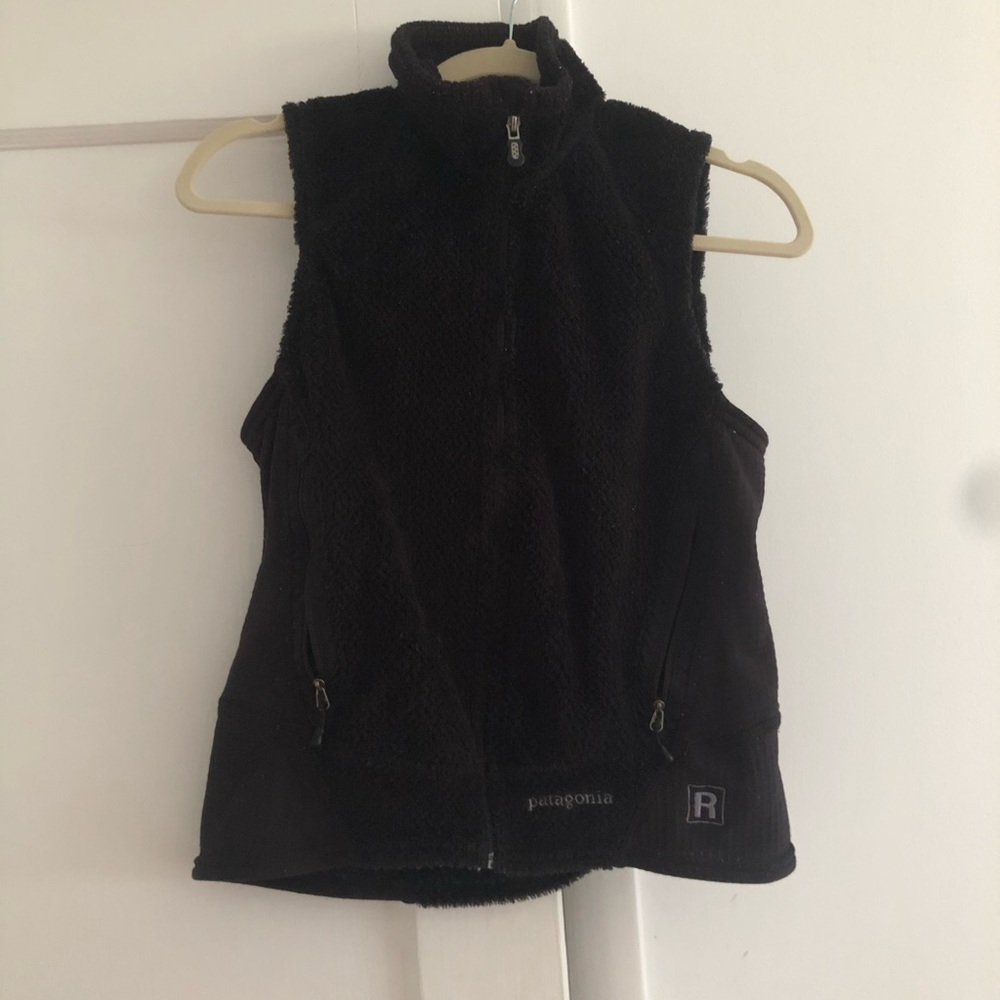 Patagonia women’s black fleece vest